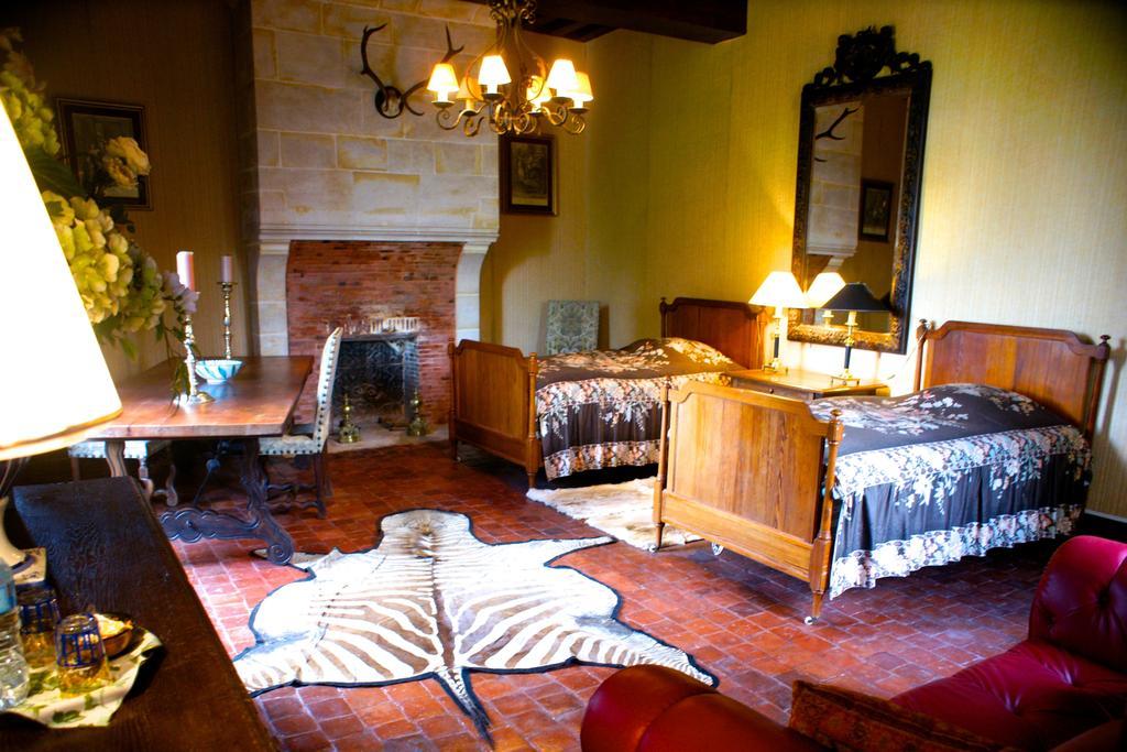 Chateau De La Tour Bed and Breakfast Rivarennes  Kamer foto