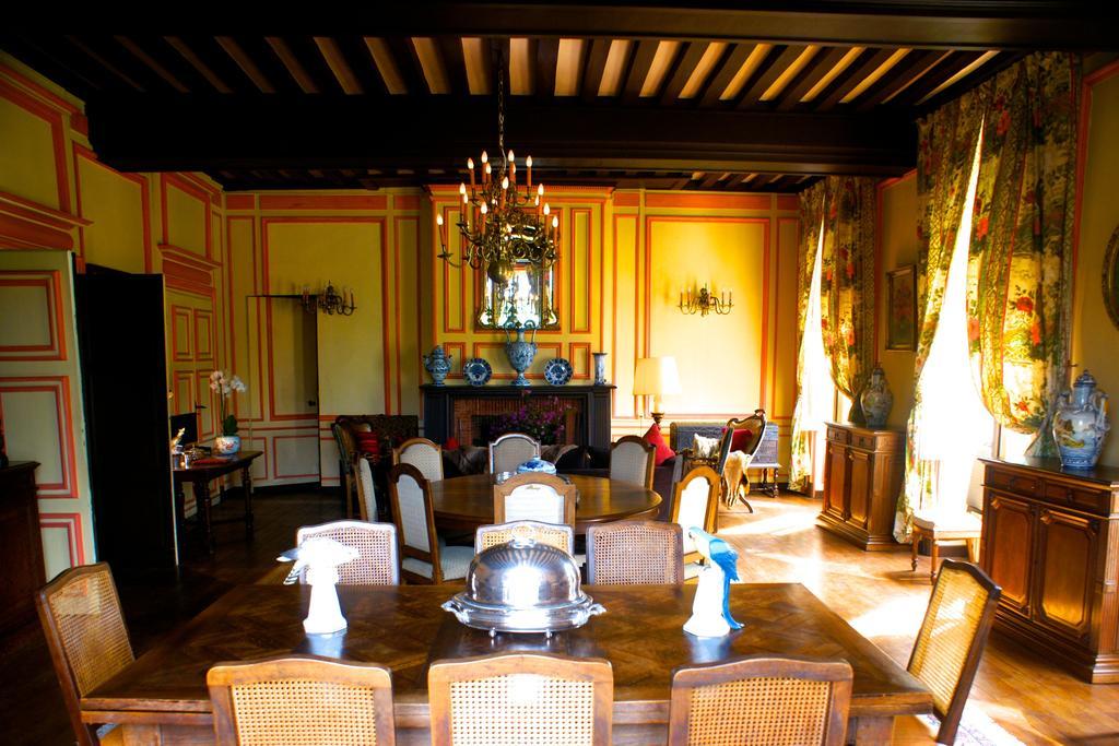 Chateau De La Tour Bed and Breakfast Rivarennes  Buitenkant foto