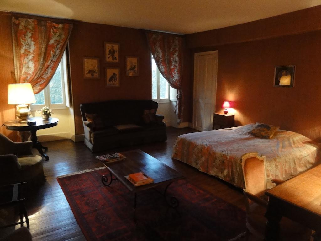 Chateau De La Tour Bed and Breakfast Rivarennes  Kamer foto